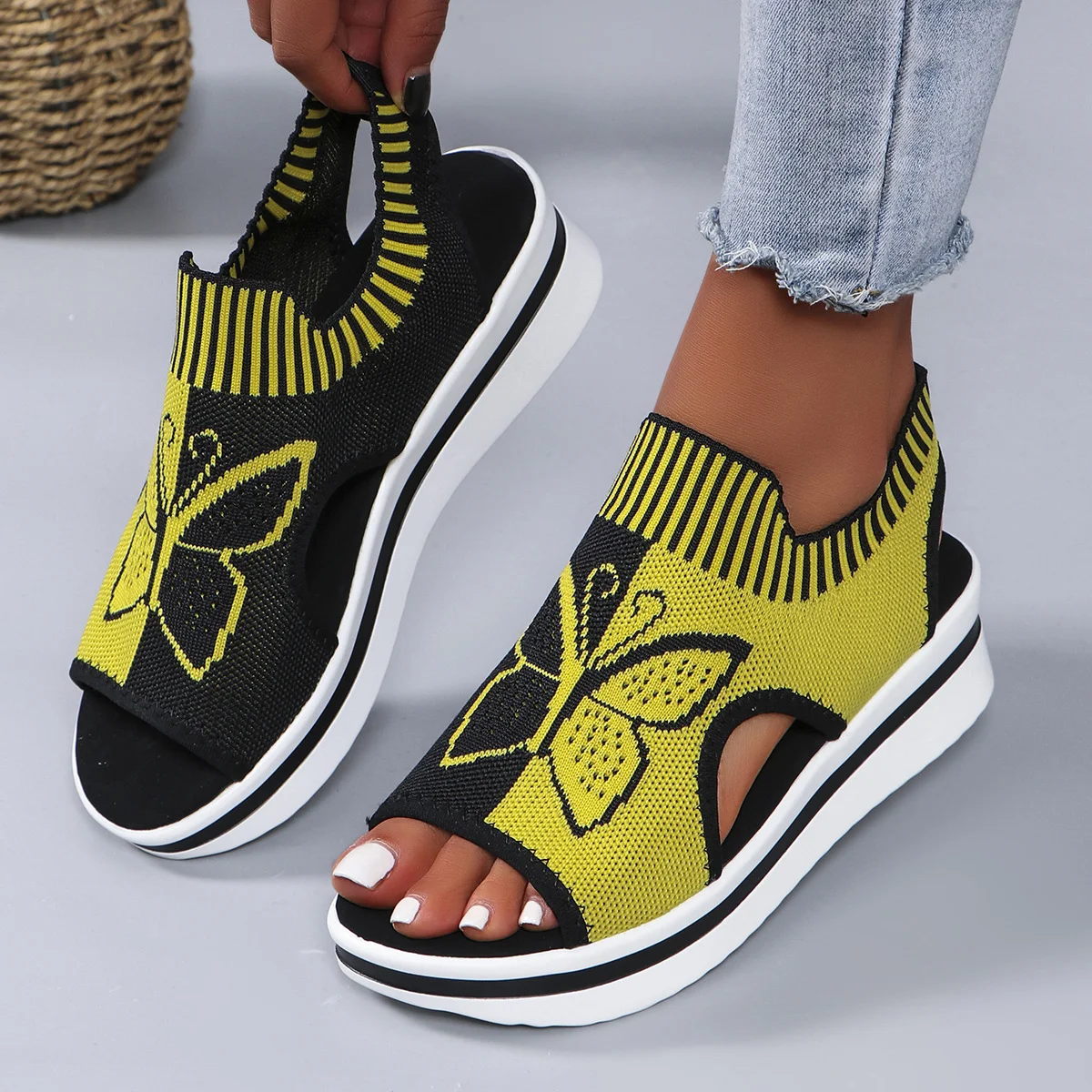 Damen Sommer Neu Freizeit Fliegend Gewebe Hohl Mesh Fisch Mund Strand Damen Sport Stil Pantolette