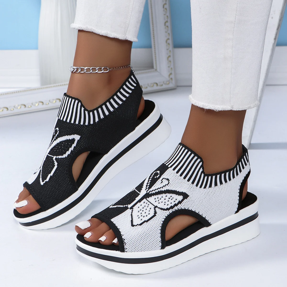 Damen Sommer Neu Freizeit Fliegend Gewebe Hohl Mesh Fisch Mund Strand Damen Sport Stil Pantolette