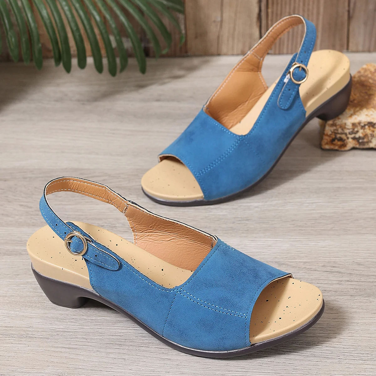 Frühling und Sommer Neu Fisch Mund Strand Dick Absatz Eins Wort Schnalle Einfach Dick Absatz Hoher Absatz Damen Pantolette