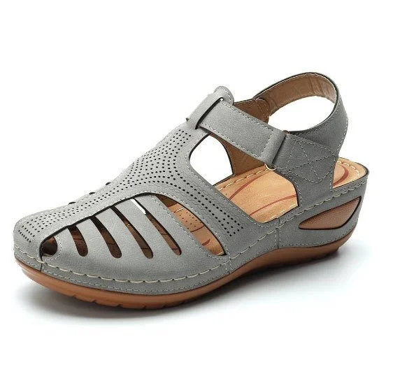 Retro Baotou Pantolette für Damen Sommer Neu Loch Schuhe Dicker Boden Rund Keilabsatz Tintenfisch Pantolette