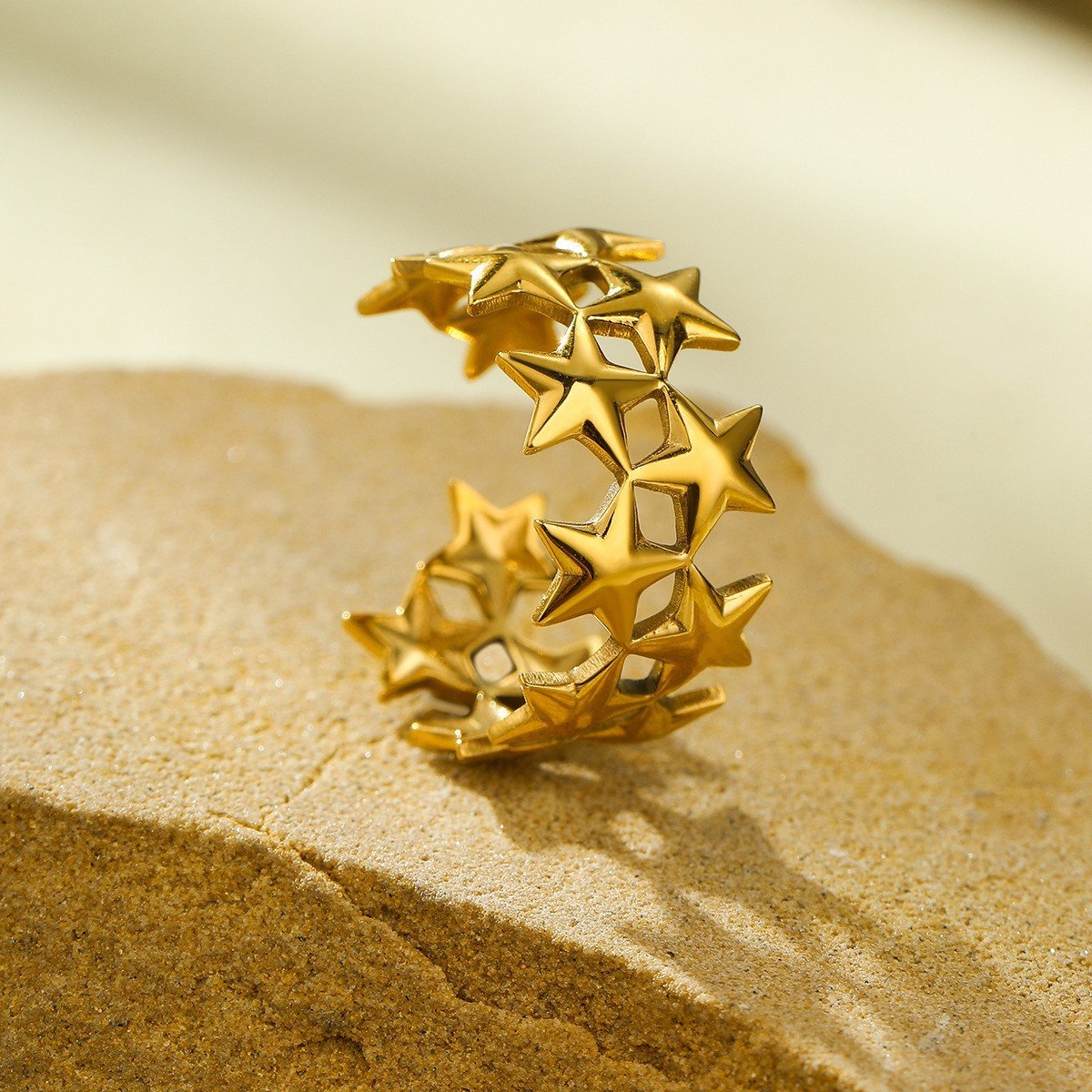 europäisch und amerikanisch ins kalt Stil 18k Golden Geometrisch Irregulär Titan Stahl Ring tut Nicht verblassen All-Match hochgradige Öffnen Edelstahl Galvanisiert Ring