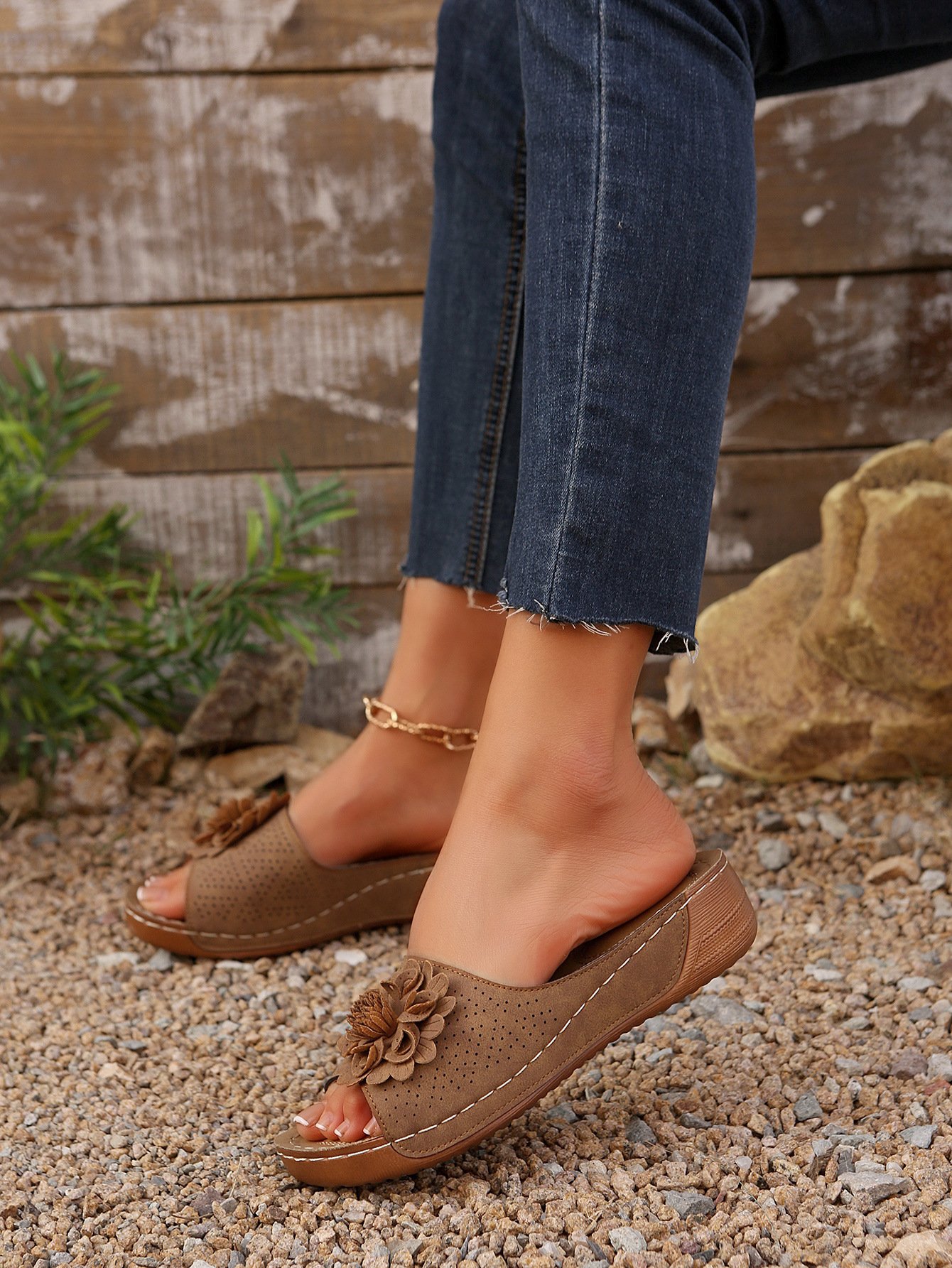 Sommer Damen Outdoor Keilabsatz Dreidimensional Rutschfest Blume Pantoletten Damen Pantolette Strand Pantoletten
