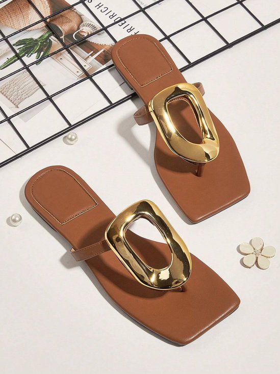 Ausgehöhlt Metall Dekor Quadratisch Zehentrenner-Sandalen